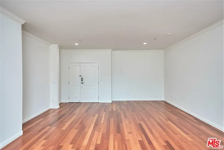 949 S Manhattan Place 304, Los Angeles, California 90019