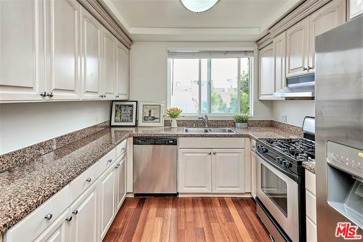 949 S Manhattan Place 304, Los Angeles, California 90019