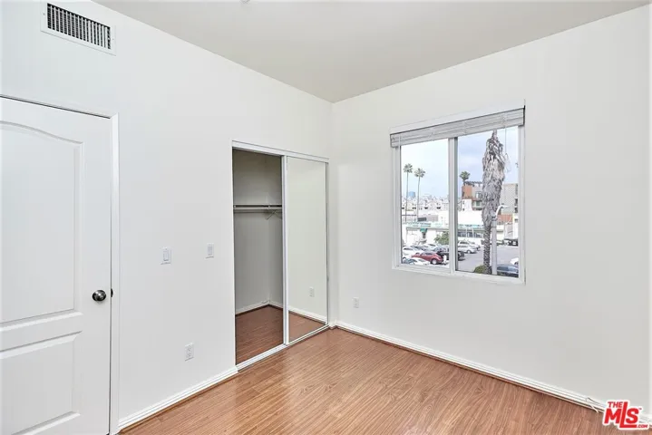 949 S Manhattan Place 304, Los Angeles, California 90019