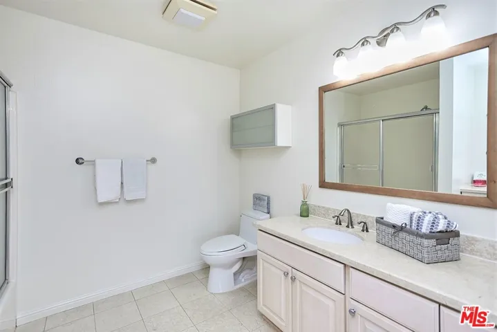 949 S Manhattan Place 304, Los Angeles, California 90019