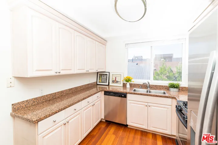 949 S Manhattan Place 304, Los Angeles, California 90019