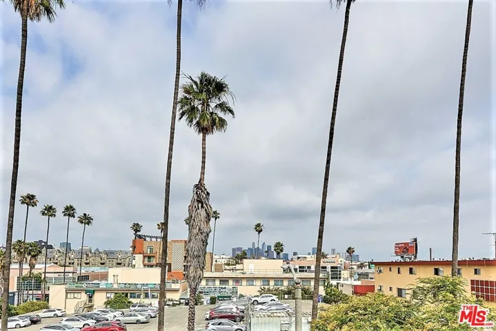 949 S Manhattan Place 304, Los Angeles, California 90019
