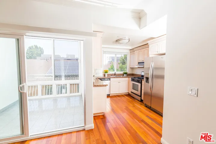 949 S Manhattan Place 304, Los Angeles, California 90019