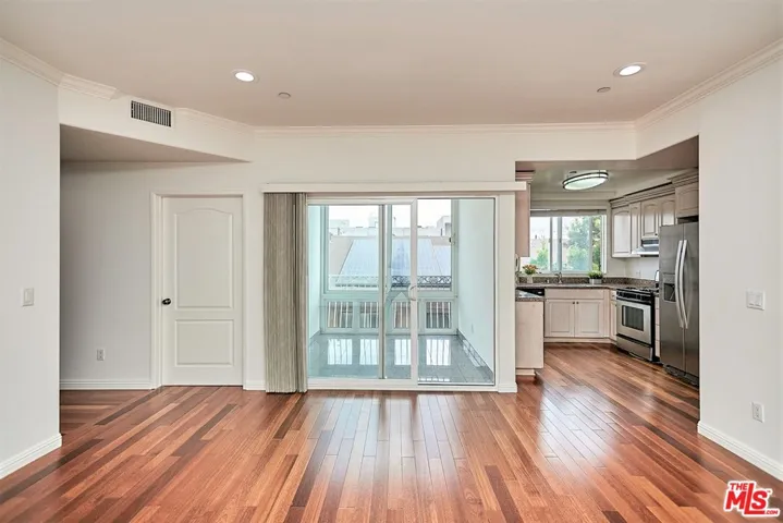949 S Manhattan Place 304, Los Angeles, California 90019