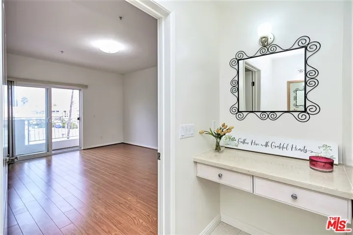 949 S Manhattan Place 304, Los Angeles, California 90019