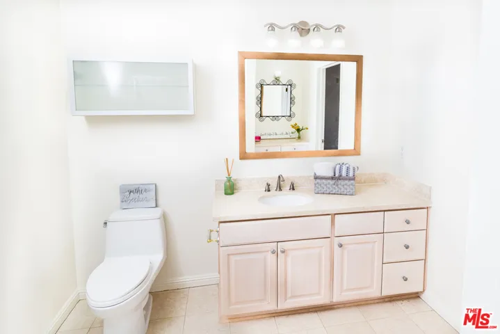 949 S Manhattan Place 304, Los Angeles, California 90019