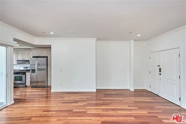 949 S Manhattan Place 304, Los Angeles, California 90019