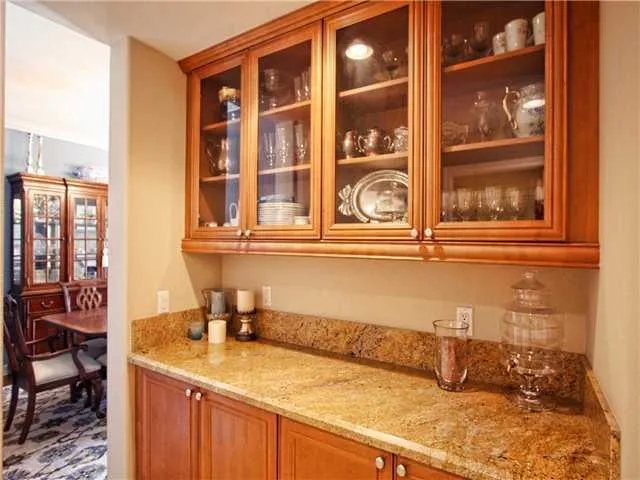 Bulter's Pantry connects Kitchen and Dining Room