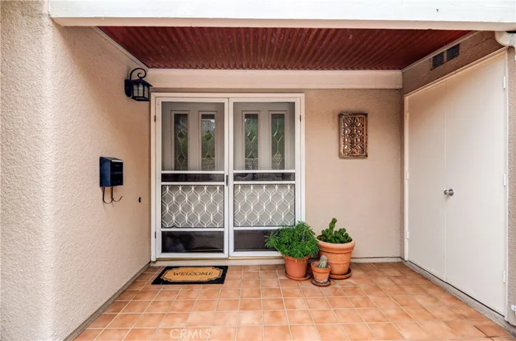 Beautiful double door entry with leaded windows makes moving easy breezy and creates great air flow when open.