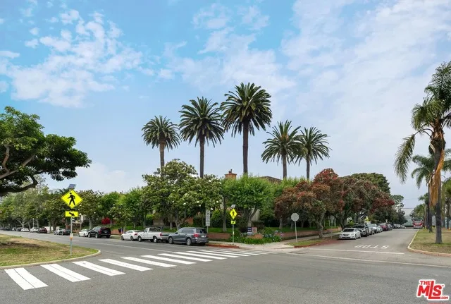 323 San Vicente 13, Santa Monica, California 90402