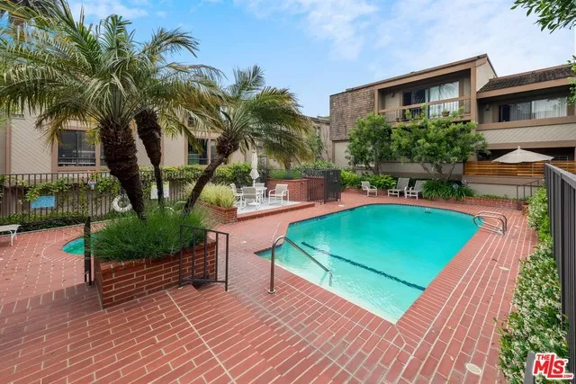 323 San Vicente 13, Santa Monica, California 90402