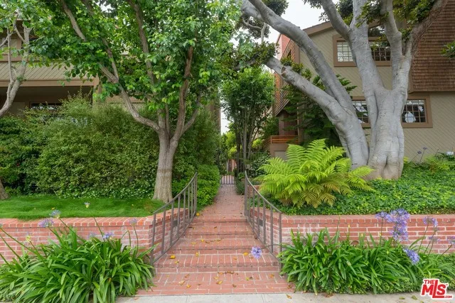 323 San Vicente 13, Santa Monica, California 90402