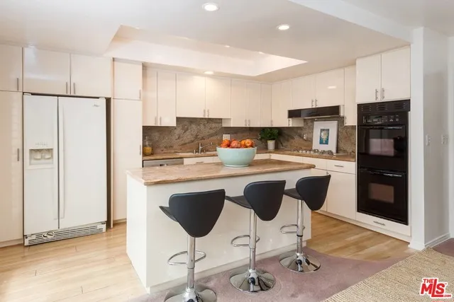 323 San Vicente 13, Santa Monica, California 90402