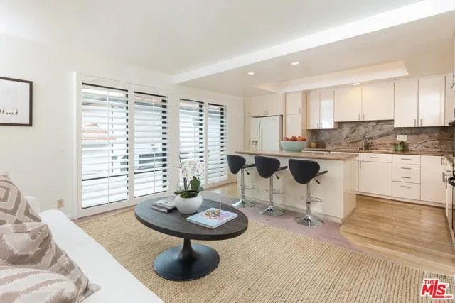 323 San Vicente 13, Santa Monica, California 90402