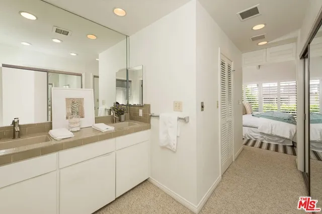 323 San Vicente 13, Santa Monica, California 90402