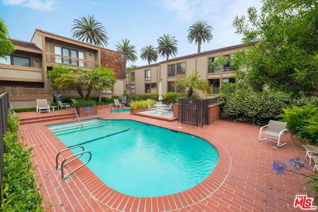 323 San Vicente 13, Santa Monica, California 90402