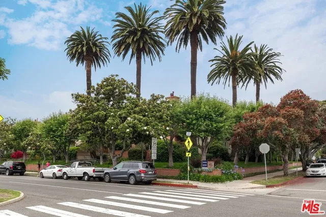323 San Vicente 13, Santa Monica, California 90402