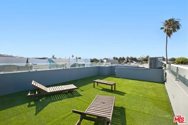 216 Grand, Venice, California 90291