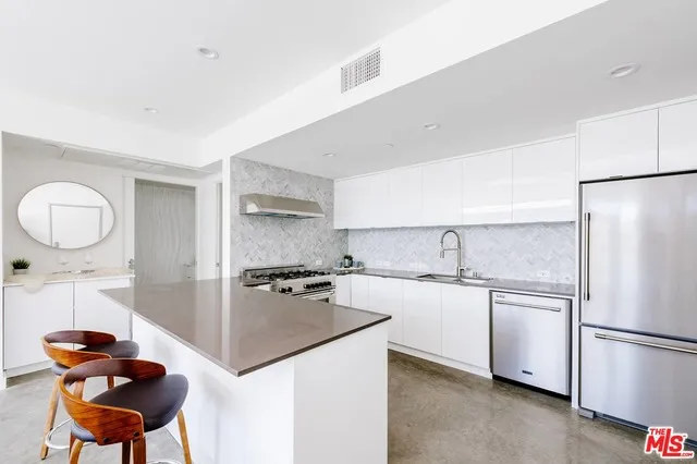 12770 1/2 Caswell Avenue 302, Los Angeles, California 90066