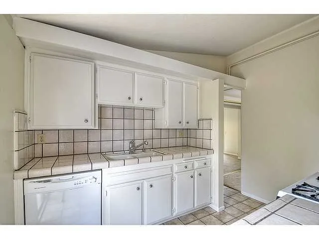 1670 Leora Lane, Encinitas, California 92024