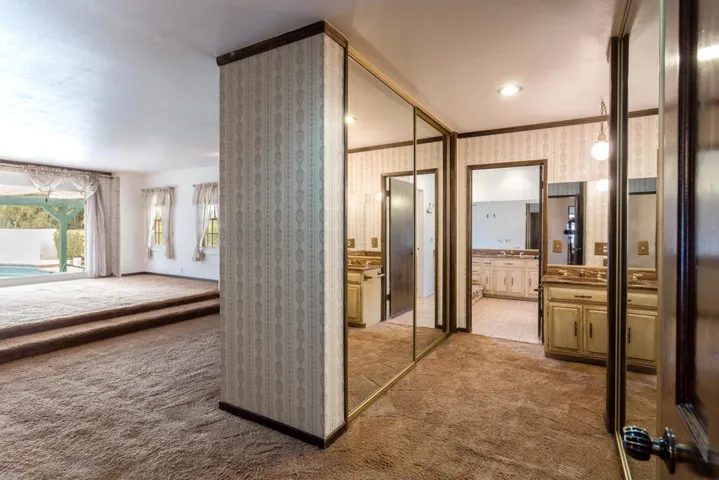 24445 Arcadia Master & Bath