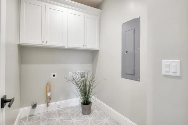 456 Farley Street, Mountain View, California 94043