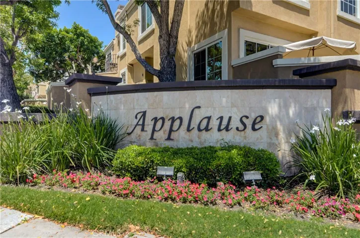 You will not find a nicer community, and a more convenient location...Movie theatres, restaurants and enless shopping are just a short stroll from your front door.