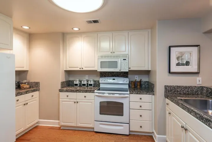 1 W Edith Avenue D126, Los Altos, California 94022