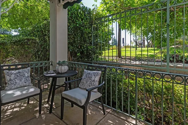 1 W Edith Avenue D126, Los Altos, California 94022
