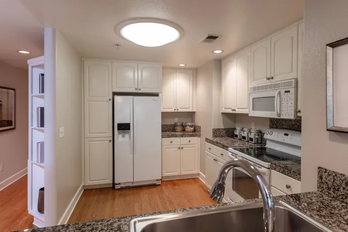 1 W Edith Avenue D126, Los Altos, California 94022