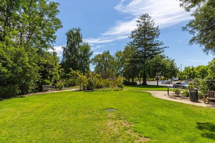 1 W Edith Avenue D126, Los Altos, California 94022