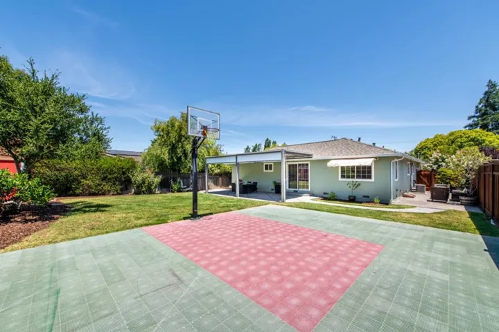 125 Llewellyn Avenue, Campbell, California 95008