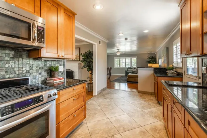125 Llewellyn Avenue, Campbell, California 95008