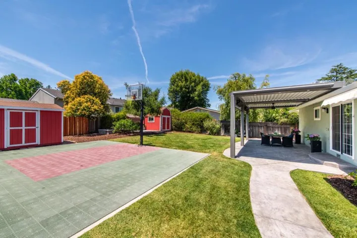 125 Llewellyn Avenue, Campbell, California 95008