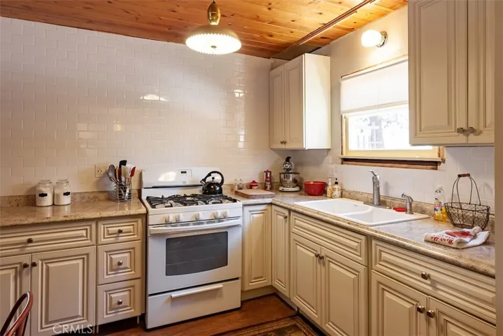 260 Leonard, Sugarloaf, California 92386