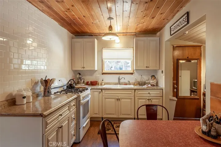 260 Leonard, Sugarloaf, California 92386