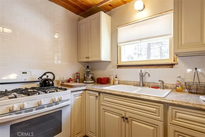 260 Leonard, Sugarloaf, California 92386