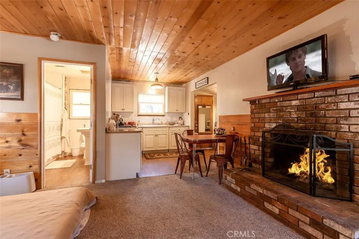 260 Leonard, Sugarloaf, California 92386