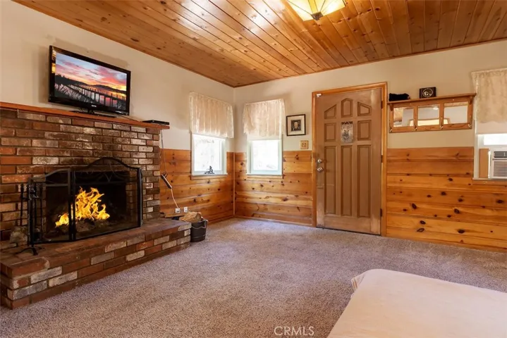 260 Leonard, Sugarloaf, California 92386
