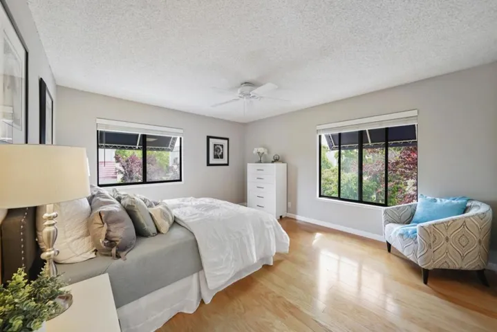 544 Shorebird Circle 25201, Redwood City, California 94065
