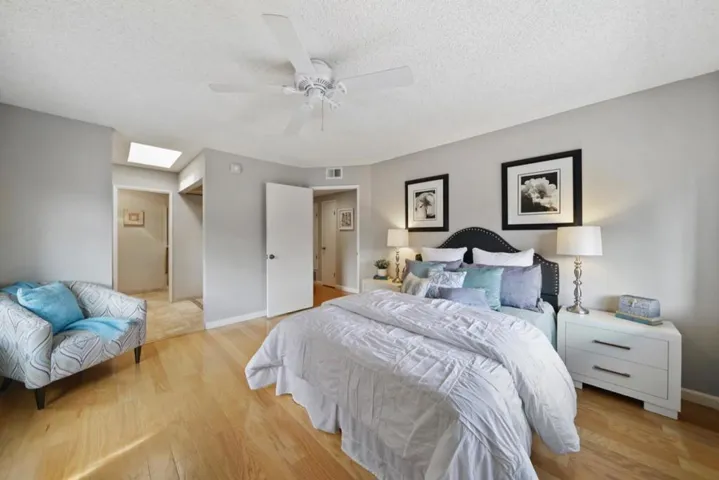 544 Shorebird Circle 25201, Redwood City, California 94065