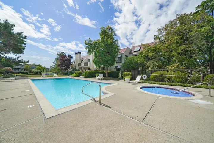 544 Shorebird Circle 25201, Redwood City, California 94065