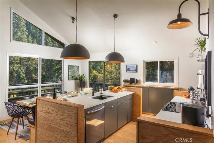 555 Dover Court, Lake Arrowhead, California 92352