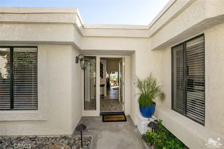 Let's enjoy this light-filled home!