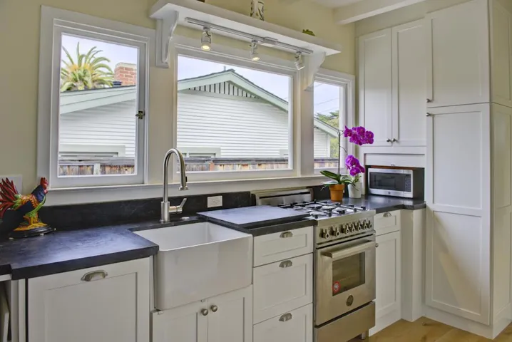 132 6th Street, Pacific Grove, California 93950