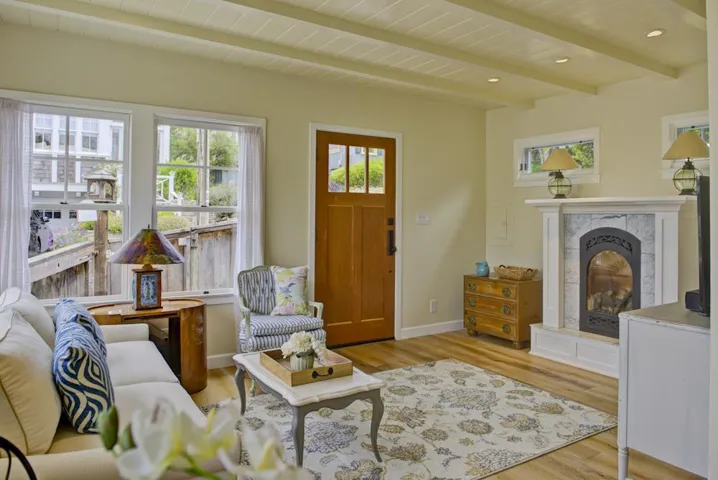 132 6th Street, Pacific Grove, California 93950