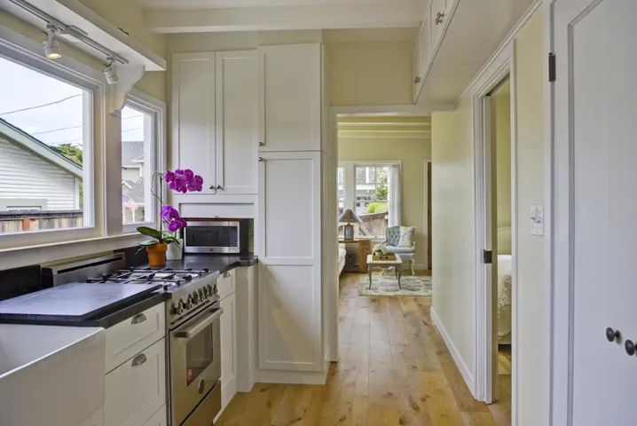 132 6th Street, Pacific Grove, California 93950