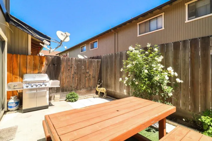 801 Nash Road C2, Hollister, California 95023