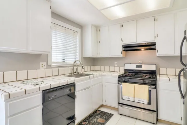 801 Nash Road C2, Hollister, California 95023