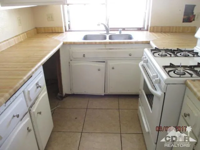 1455 E Brockton Avenue, Redlands, California 92374
